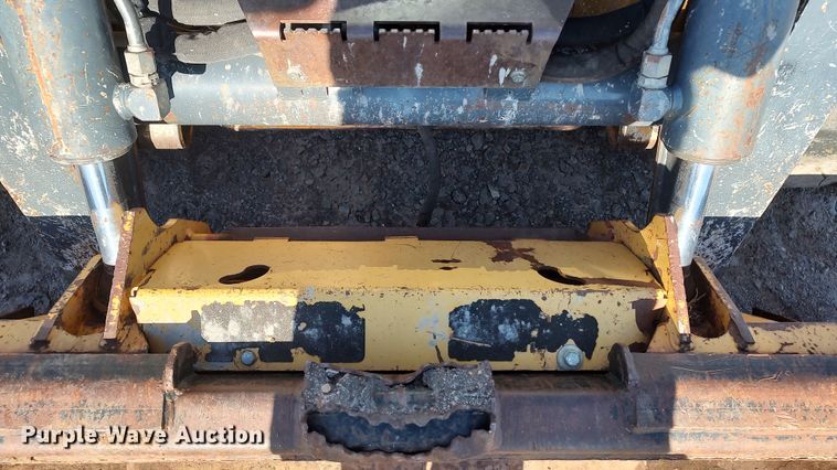 image for item LK9385 2010 John Deere 333D  tracked skid steer loader