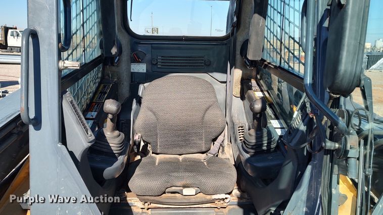 image for item LK9385 2010 John Deere 333D  tracked skid steer loader