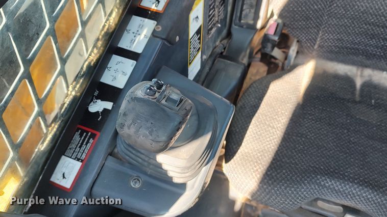 image for item LK9385 2010 John Deere 333D  tracked skid steer loader