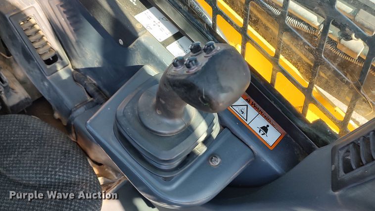 image for item LK9385 2010 John Deere 333D  tracked skid steer loader