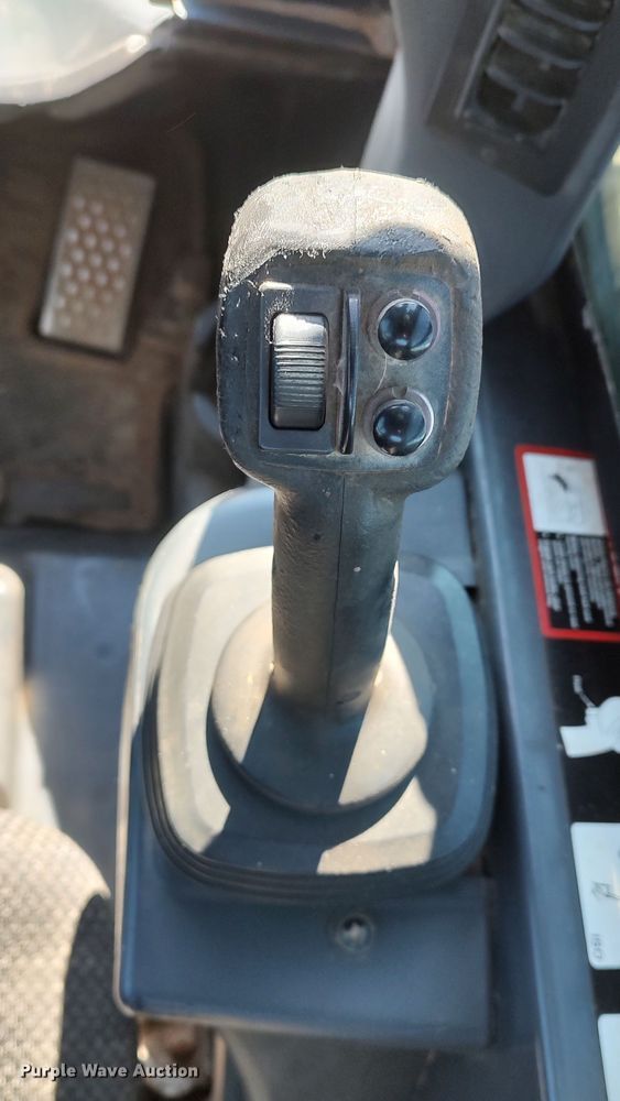 image for item LK9385 2010 John Deere 333D  tracked skid steer loader