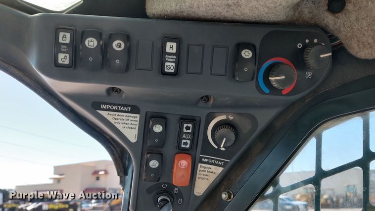 image for item LK9385 2010 John Deere 333D  tracked skid steer loader