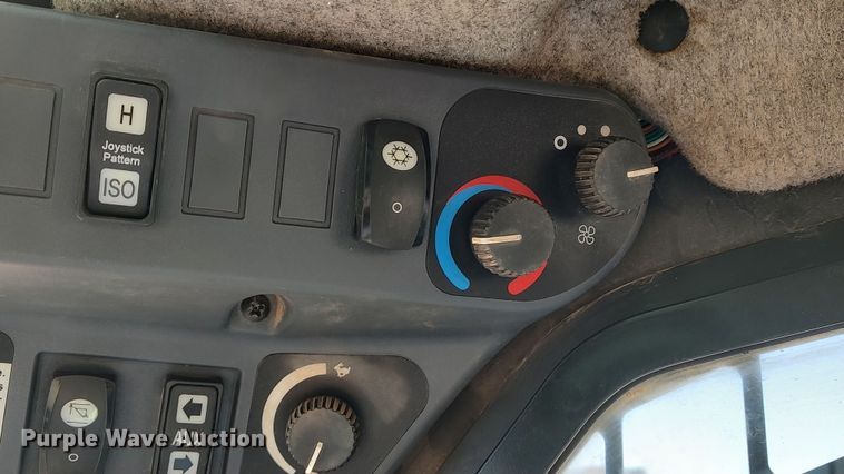 image for item LK9385 2010 John Deere 333D  tracked skid steer loader