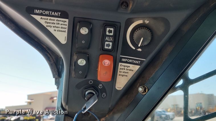 image for item LK9385 2010 John Deere 333D  tracked skid steer loader