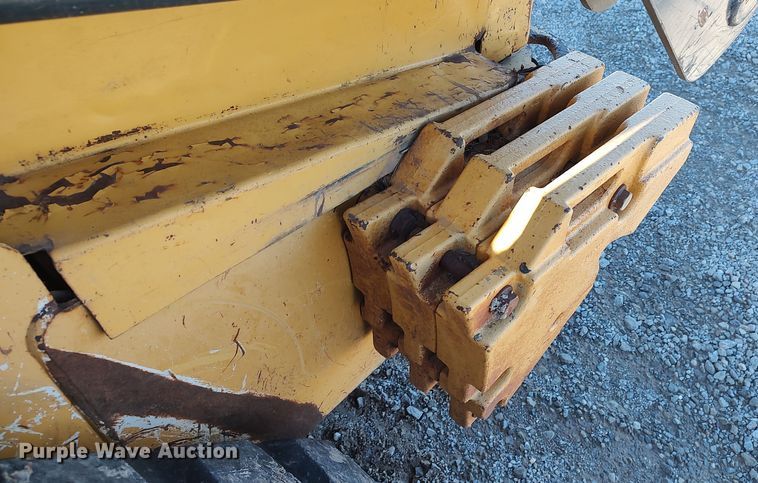 image for item LK9385 2010 John Deere 333D  tracked skid steer loader