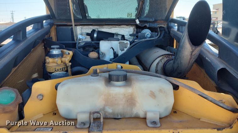 image for item LK9385 2010 John Deere 333D  tracked skid steer loader