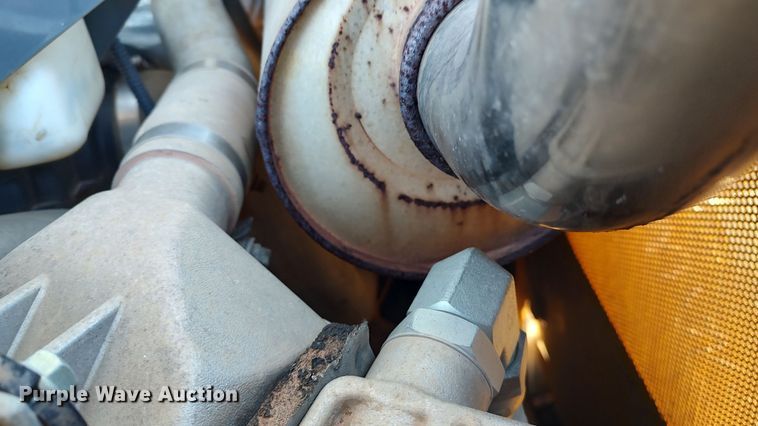 image for item LK9385 2010 John Deere 333D  tracked skid steer loader