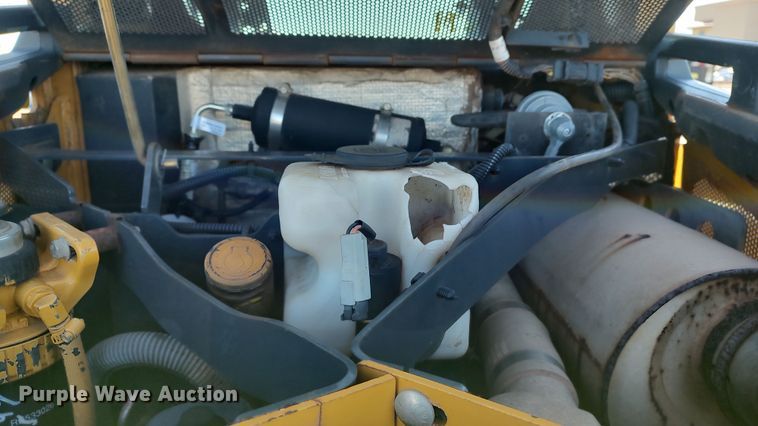 image for item LK9385 2010 John Deere 333D  tracked skid steer loader