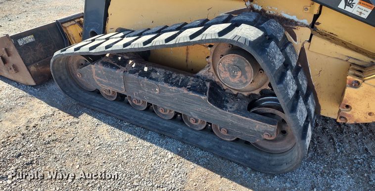 image for item LK9385 2010 John Deere 333D  tracked skid steer loader