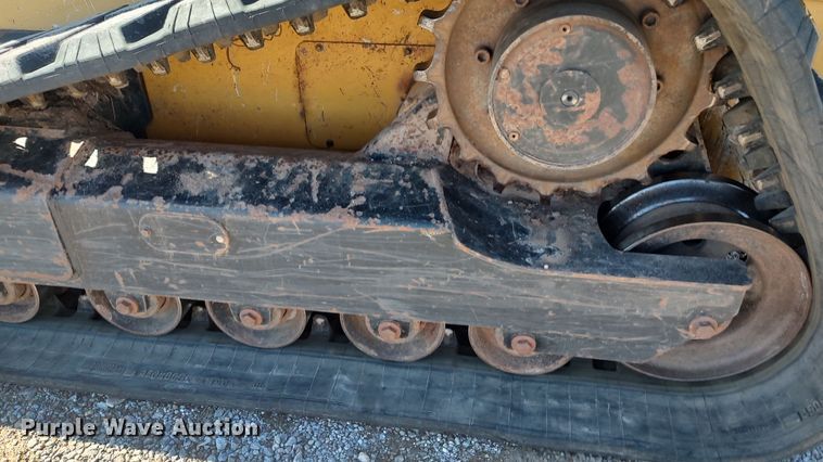 image for item LK9385 2010 John Deere 333D  tracked skid steer loader