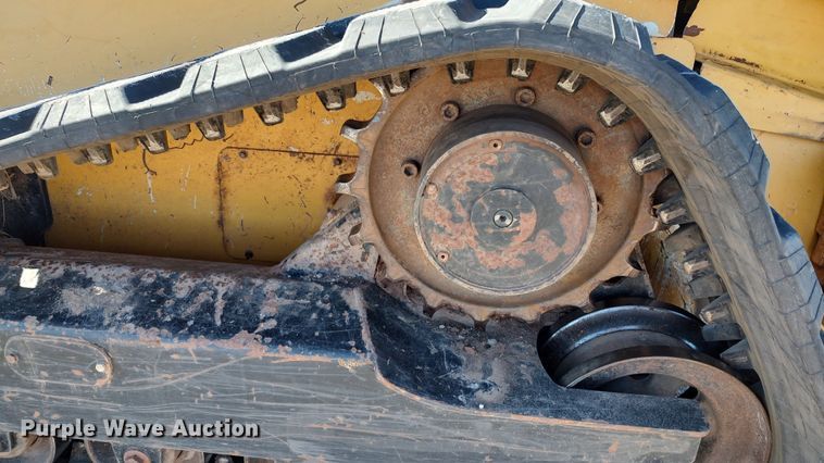 image for item LK9385 2010 John Deere 333D  tracked skid steer loader