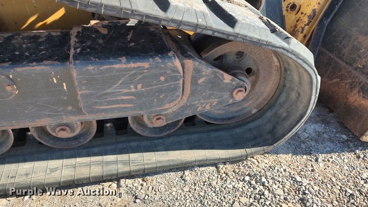 image for item LK9385 2010 John Deere 333D  tracked skid steer loader