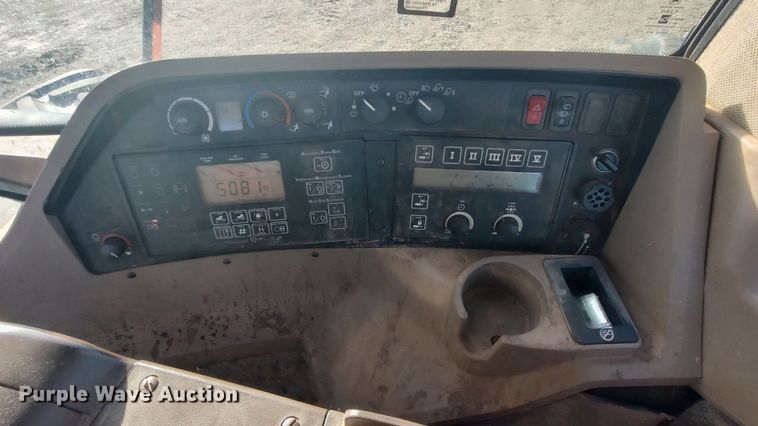 image for item LK9446 2005 John Deere 9620  4WD tractor