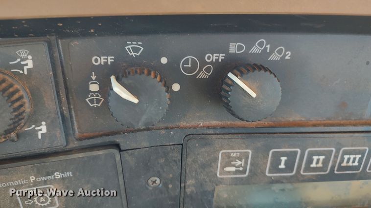 image for item LK9446 2005 John Deere 9620  4WD tractor