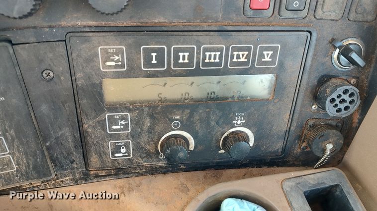 image for item LK9446 2005 John Deere 9620  4WD tractor