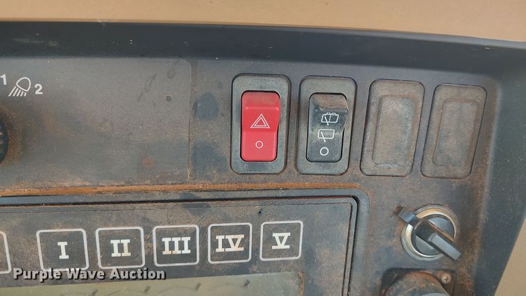 image for item LK9446 2005 John Deere 9620  4WD tractor