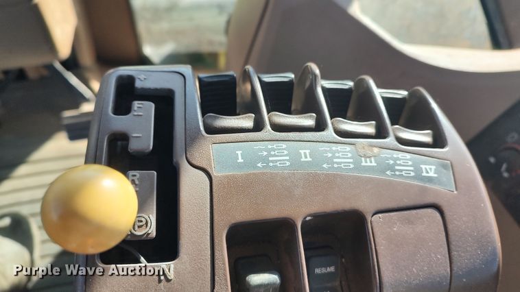 image for item LK9446 2005 John Deere 9620  4WD tractor