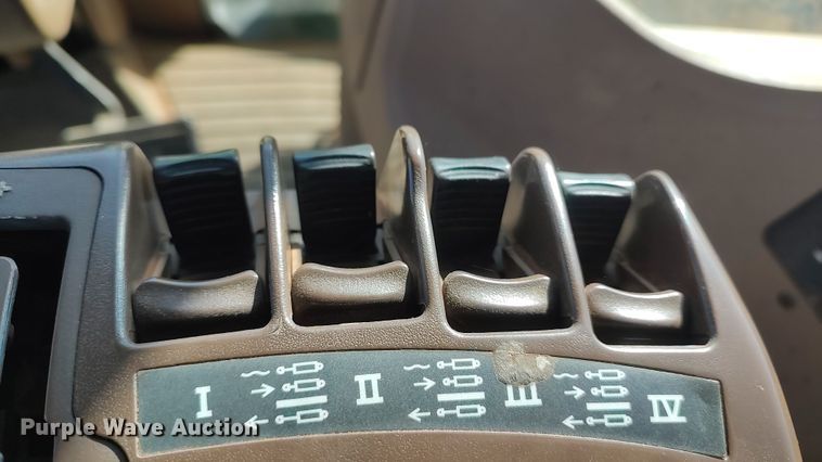 image for item LK9446 2005 John Deere 9620  4WD tractor