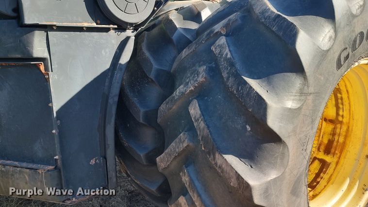 image for item LK9446 2005 John Deere 9620  4WD tractor