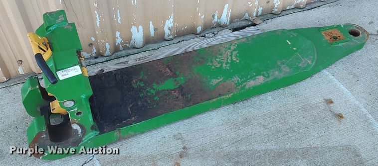 image for item LK9446 2005 John Deere 9620  4WD tractor