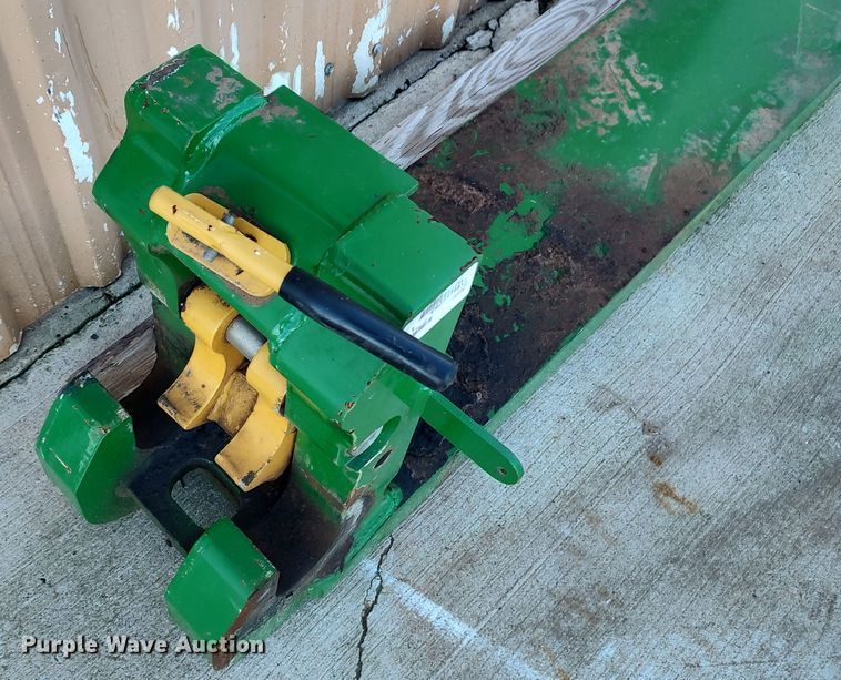 image for item LK9446 2005 John Deere 9620  4WD tractor