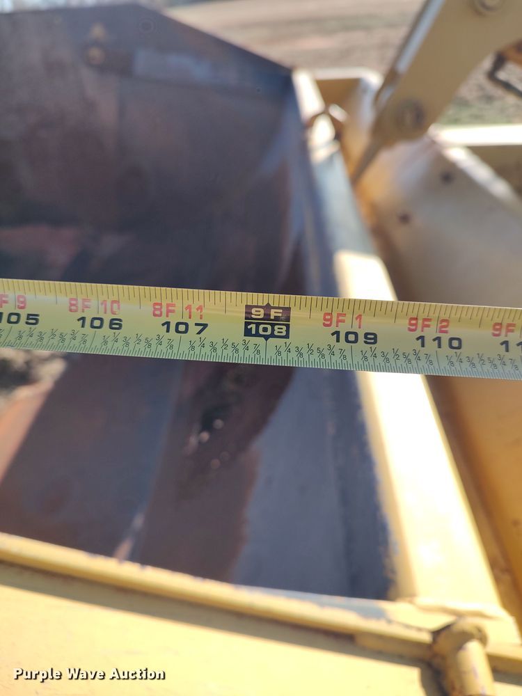 image for item LK9447 Icon 18D Earthmover  scraper