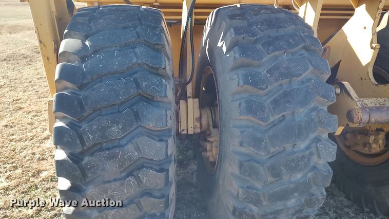 image for item LK9448 Icon 18D Earthmover  scraper