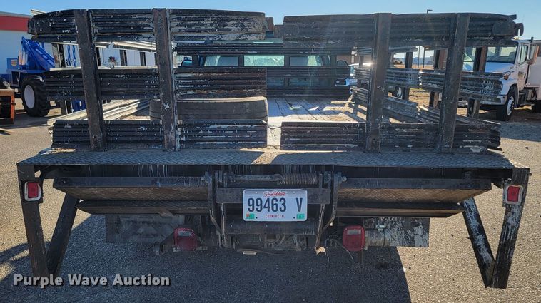 image for item LL9767 2001 Ford F550 Super Duty  flatbed truck