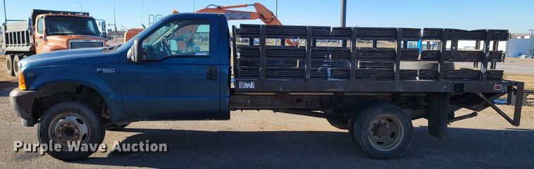 image for item LL9767 2001 Ford F550 Super Duty  flatbed truck