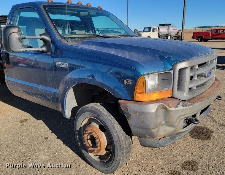 image for item LL9767 2001 Ford F550 Super Duty  flatbed truck