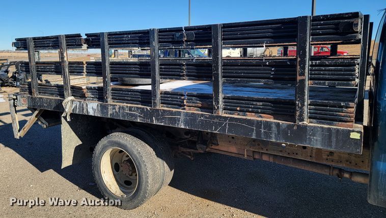 image for item LL9767 2001 Ford F550 Super Duty  flatbed truck