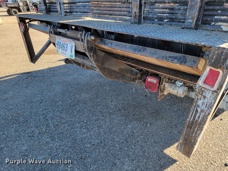 image for item LL9767 2001 Ford F550 Super Duty  flatbed truck