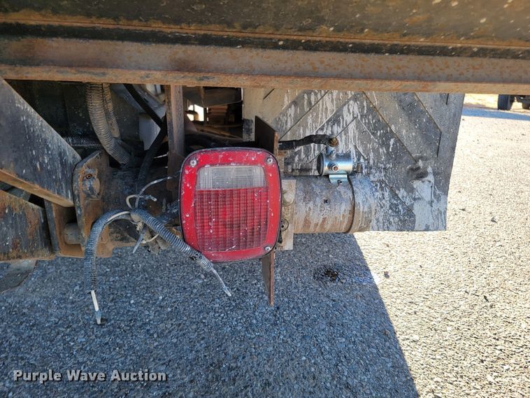 image for item LL9767 2001 Ford F550 Super Duty  flatbed truck