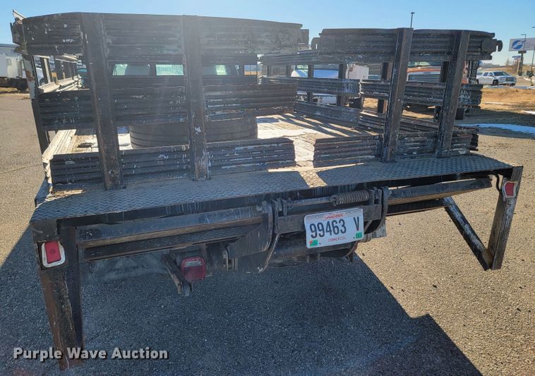 image for item LL9767 2001 Ford F550 Super Duty  flatbed truck