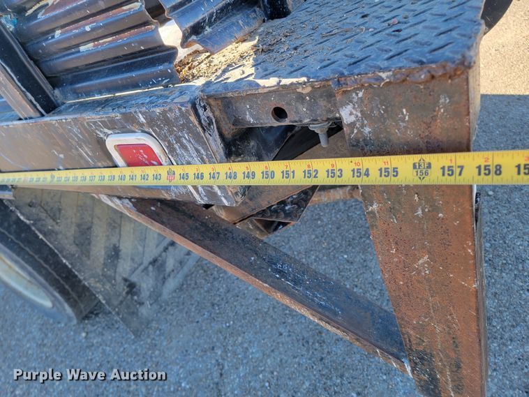 image for item LL9767 2001 Ford F550 Super Duty  flatbed truck