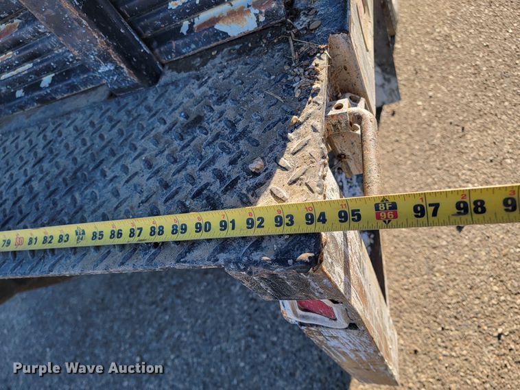 image for item LL9767 2001 Ford F550 Super Duty  flatbed truck