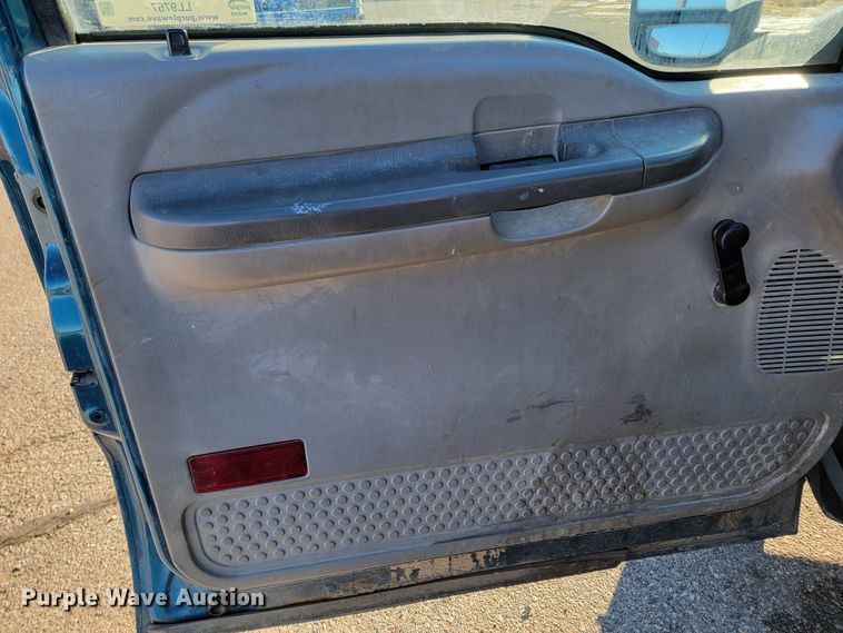 image for item LL9767 2001 Ford F550 Super Duty  flatbed truck