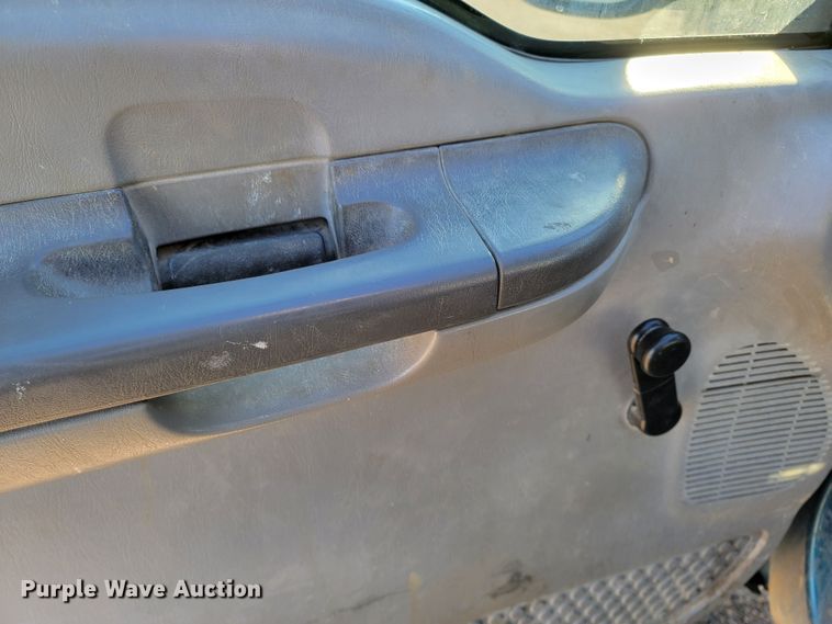 image for item LL9767 2001 Ford F550 Super Duty  flatbed truck