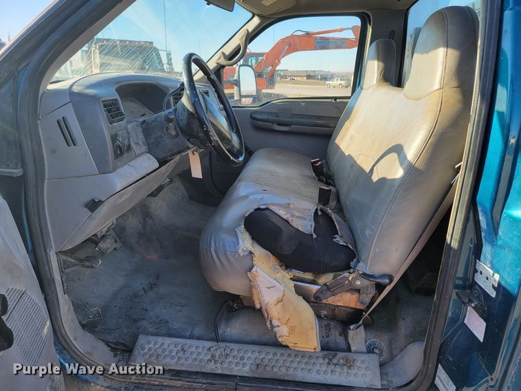 image for item LL9767 2001 Ford F550 Super Duty  flatbed truck