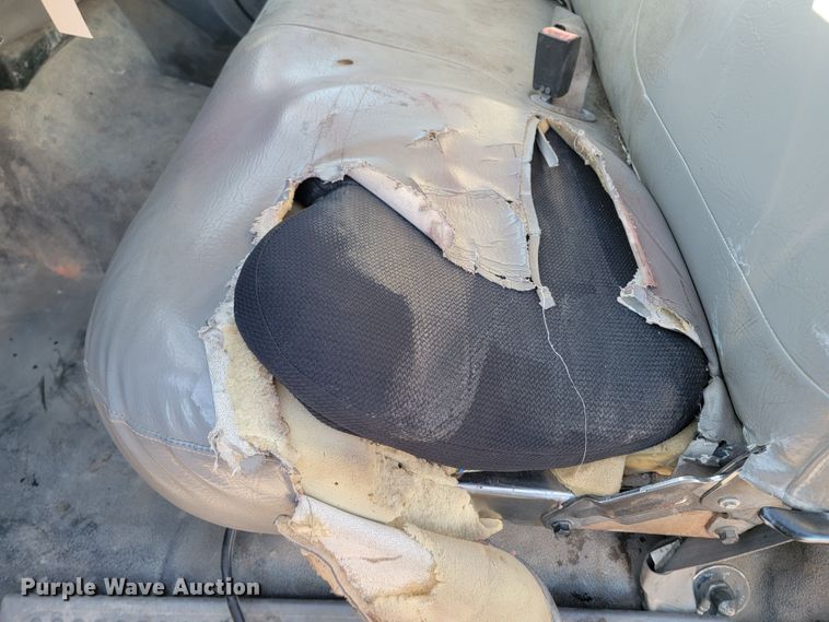 image for item LL9767 2001 Ford F550 Super Duty  flatbed truck