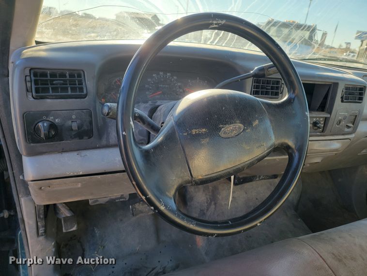 image for item LL9767 2001 Ford F550 Super Duty  flatbed truck