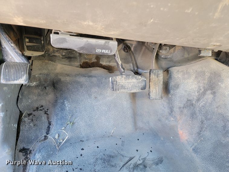 image for item LL9767 2001 Ford F550 Super Duty  flatbed truck