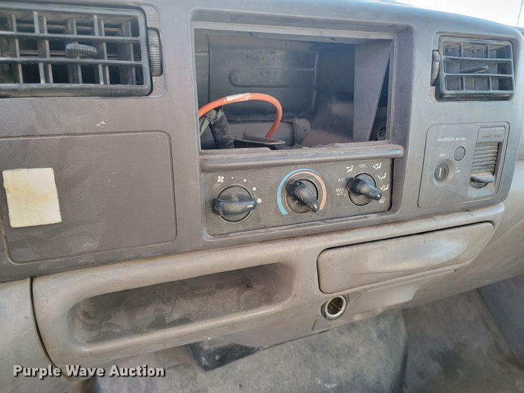 image for item LL9767 2001 Ford F550 Super Duty  flatbed truck