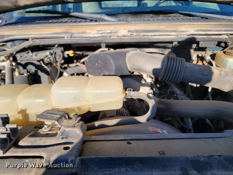 image for item LL9767 2001 Ford F550 Super Duty  flatbed truck