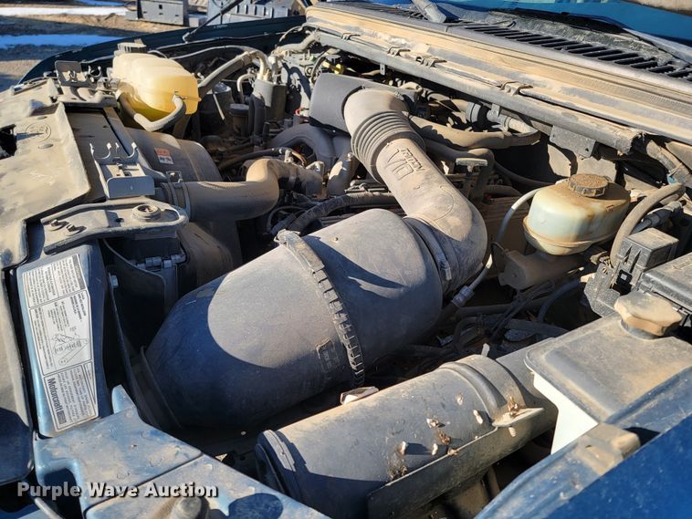 image for item LL9767 2001 Ford F550 Super Duty  flatbed truck