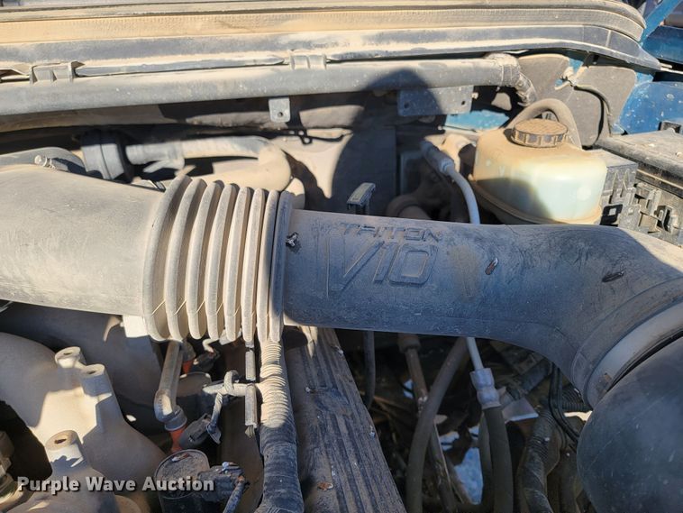 image for item LL9767 2001 Ford F550 Super Duty  flatbed truck