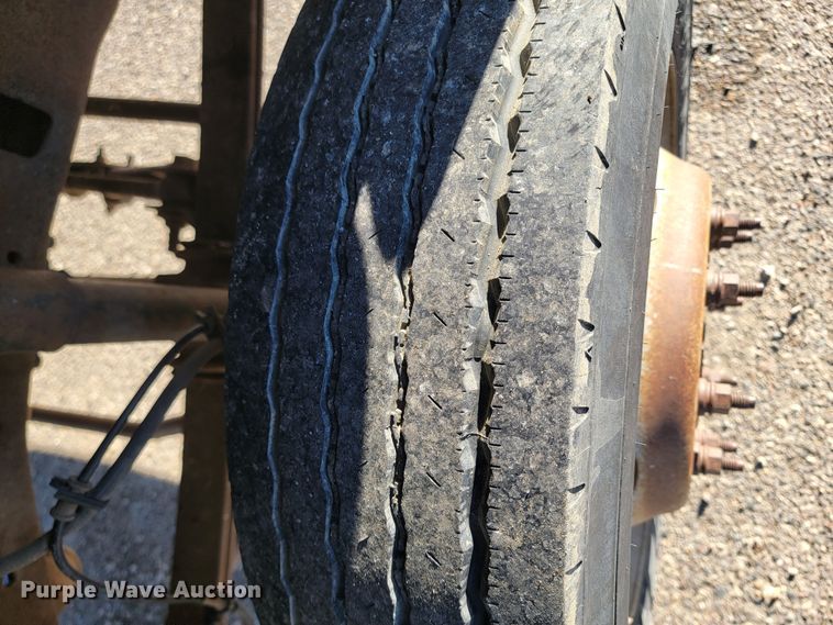 image for item LL9767 2001 Ford F550 Super Duty  flatbed truck