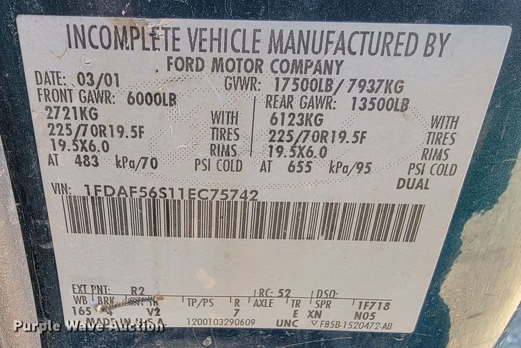 image for item LL9767 2001 Ford F550 Super Duty  flatbed truck