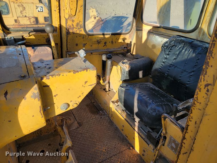 image for item LL9781 1973 Caterpillar D9G  dozer