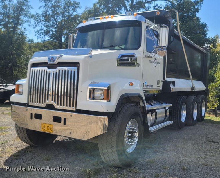 image for item LM9776 2016 Western Star 4700SF  dump truck